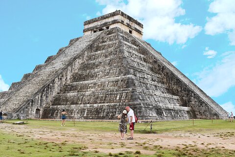 One day tour to the MAYAN ancient city Chichen Itza + Valladolid