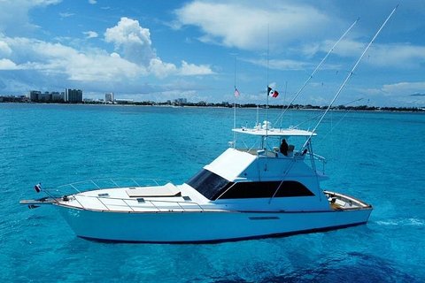 Private Full Day Tour by Yatch in Cancún