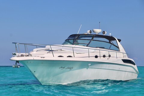 Cruise in Elegance: Luxury Yacht Rental in Cancun