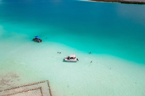 Private pontoon tour in the seven colors lagoon in Bacalar