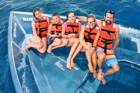 Crystal Boat Tour with Snorkeling and Drinks in Cozumel