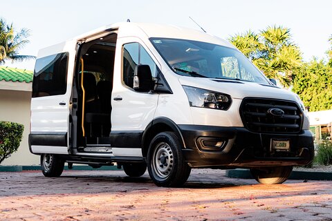 Minibus arrivals from Tulum Airport