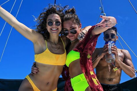 Isla Mujeres Catamaran Tour, Snorkeling, Fun, Open bar and Buffet