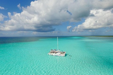 Cozumel El Cielo Catamaran Tour with Snorkeling & Kuza Beach Club