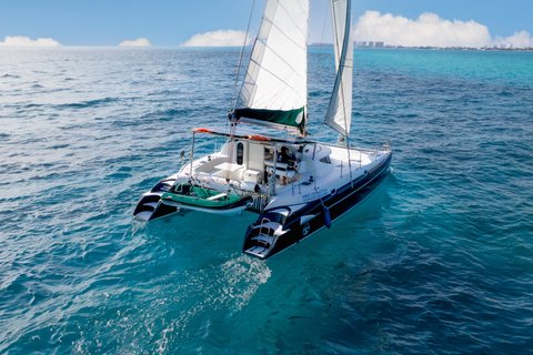 Best Day in Isla Mujeres Catamaran, Open Bar and Snorkeling